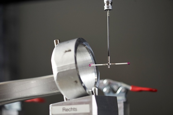 Medição de componentes com uma máquina de medição por coordenadas