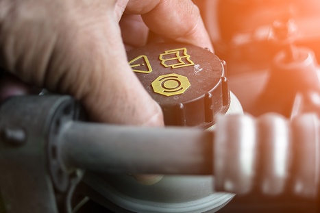 deksel remvloeistof openen