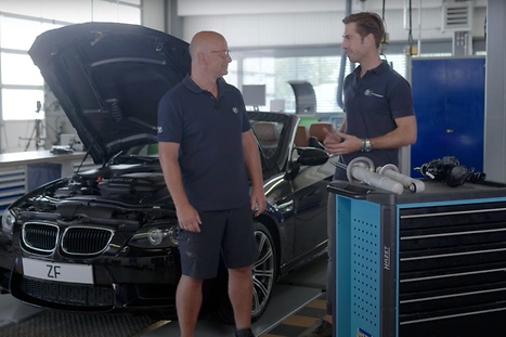 Philipp and Mathias presenting CDC dampers