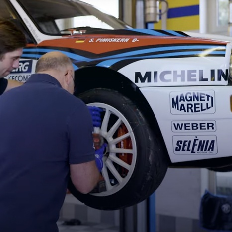 Mathias Raufeisen und Philipp Janczewski wechseln am Delta Integrale die Räder