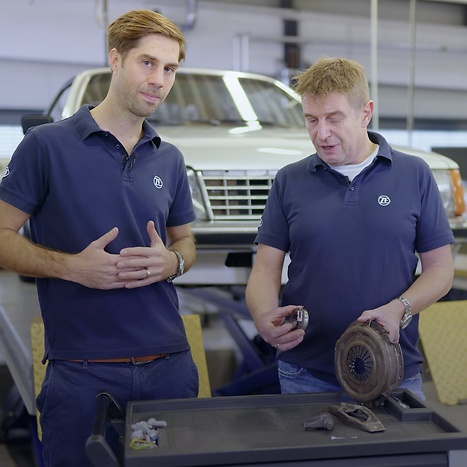 Philipp und Uwe zeigen mögliche Ursachen für Kupplungsgeräusche
