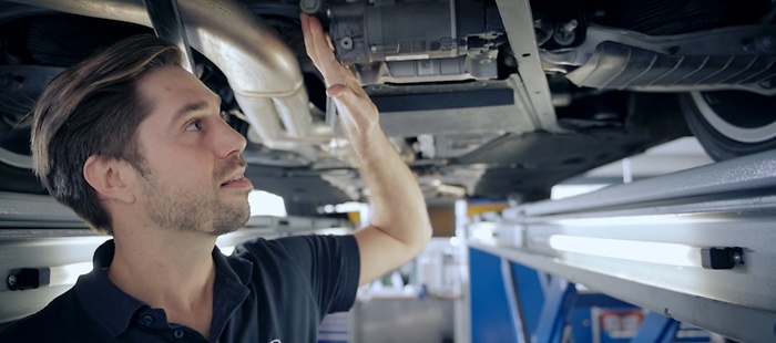 Philipp checking rear axle steering