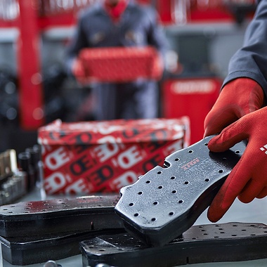 Changing brake pads on an HCV disc brake