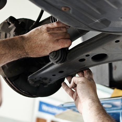 Voertuig naar controle-arm brengen 