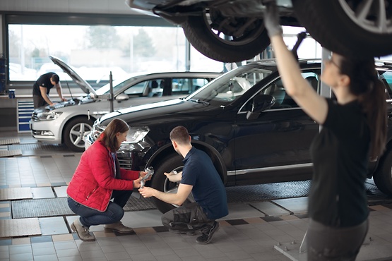 customer and workshop mechanic talking