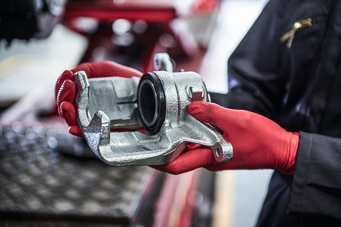 kontrola zacisków hamulcowych po demontażu