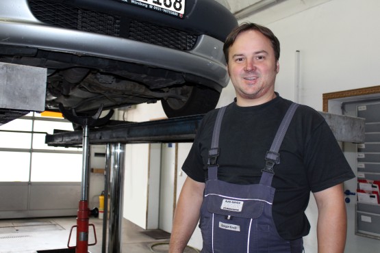 Gregor Knorr in a workshop